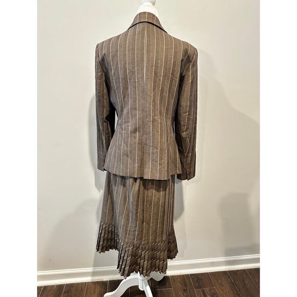 Size 8 Blazer Pleated Skirt Suit Set Brown Striped Career Office Siren Boardroom - Picture 2 of 14